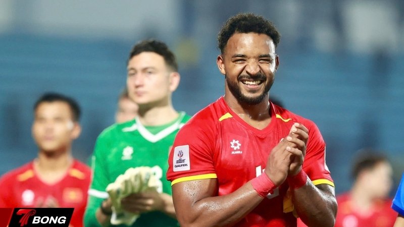 Xuân Son nhảy múa trước hàng phòng ngự Malaysia 